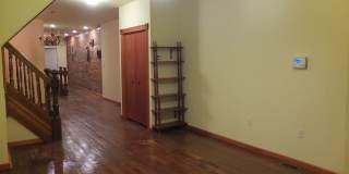 Beautiful Renovated Four bedroom Townhome Gallery 9