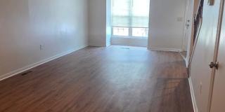 Act Fast! 2 Bedroom Townhome In Columbia Gallery 4