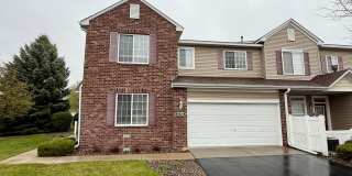 Great 3BR/2BA End Unit Elk River Townhome Available June! Gallery 1
