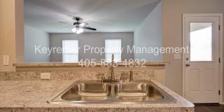 Beautiful 3-Bedroom Home with Easy Access to I-35 & I-240 Gallery 12