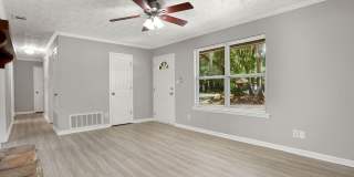 3 bedroom 2 bath home in Village Green Gallery 8