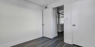 Bright & Updated 2BR Bottom Unit Duplex | White Kitchen & Stainless Appliances in Saint Petersburg Gallery 17