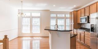 Lovely Townhome Conveniently Located! Gallery 12