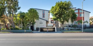 Chatsworth Plaza Gallery 39