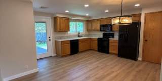 Updated Churchill 3 bedroom 2 bathroom Home Gallery 6