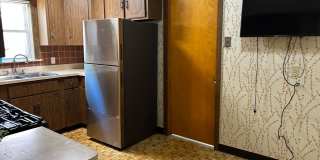 Brick 4 Bedrooms house is South Euclid With 2 Cars Detached Garage for Rent Gallery 5