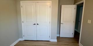 Beautiful modern upstairs condo with 2 full baths! Pet-friendly, with generous parking! Gallery 20