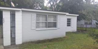 5823 Iris Boulevard Gallery 1