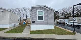 37 Randall Ave Gallery 1