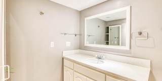 1701 ELM Street Gallery 99