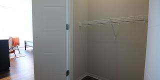 886 West Adams Street Gallery 9