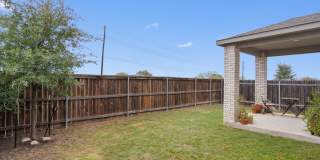 Huge 4-Bedroom Home in Del Valle For Rent Gallery 35