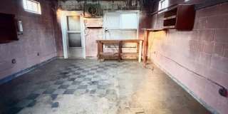 Cozy 2–3 Bedroom, 1 Bath Home with Garage & Sunroom Gallery 13