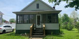 Charming 2 Bedroom, 1 Bathroom Ranch in Downtown Three Oaks Gallery 1