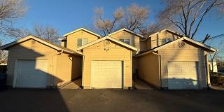 WARM 2 BEDROOM TOWNHOME LOCATED IN SW REDMOND! Gallery 1