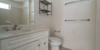 LARGE and SPACIOUS 3bd/3ba/2pkg (SEA COUNTRY) $3900 Gallery 29