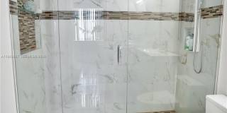 2421 NE 10th St Gallery 28