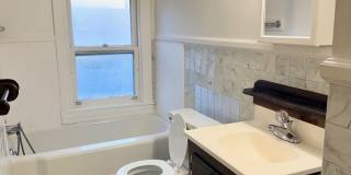 Cozy 2–3 Bedroom, 1 Bath Home with Garage & Sunroom Gallery 7