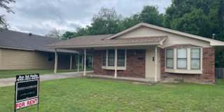 3/1.5 House - Three blocks from campus Gallery 1