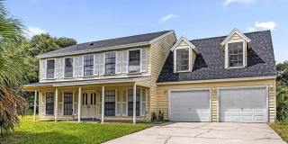 Beautiful 2 stories home with Pool available for rent !!! Gallery 1