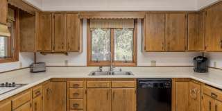 Vintage Charm Meets Modern Comfort in Fairbanks! Gallery 3