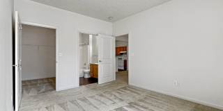 Grand Lakeside Escape: Spacious 3-Bedroom Retreat in Lakeshore Community Gallery 29
