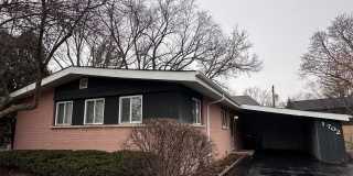 1702 W Oakton Street Gallery 1