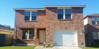 Large 5 bedroom 2.5 bath fresh paint, new flooring and new appliances Gallery 1