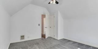 Charming Victorian Home in the Desirable Cole Neighborhood!- Available Early July!! Gallery 17