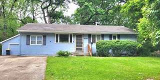 Charming 3BR Home in KC w/ Large Yard & Pool Table (Bonus!) Gallery 1