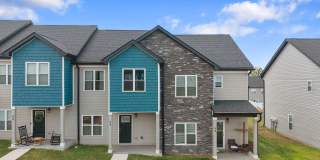 3 Bedroom || 2.5 Bathroom - Townhome Gallery 1