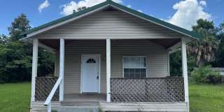 Charming 3 bedroom, 2 bath Florida Cracker-style home in Lake City Gallery 1