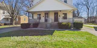 446 7th St Gallery 1