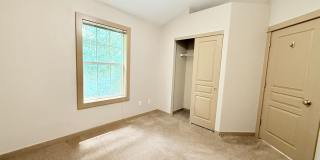 Spacious 3 Bedroom Townhome with Huge Bonus Room! Gallery 23