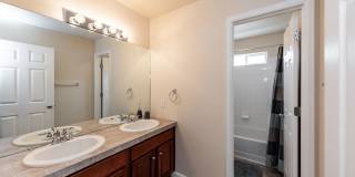 Downtown 3 Bedroom Townhome with 2 Car Garage Gallery 56