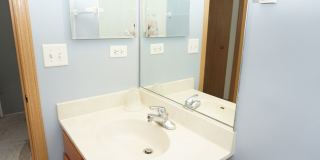 Beautiful and cozy 3 bedroom home with 2.1 bath Gallery 25