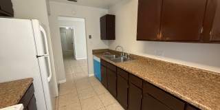 Spacious 2 bedroom/1 Bathroom End Unit Upstairs Condo. Gallery 7