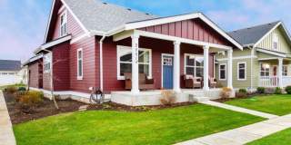 Charming 3 Bed, 3.5 Bath Home with Granite Counters  2-Car Garage in Lynden Gallery 1
