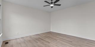 1821 Swann St Gallery 11