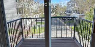 Spacious Eden Prairie Town Home, 2 Car Garage, Primary, 4 Baths, Fireplace Gallery 10