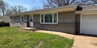 3 bed 1 bath house available NOW! Gallery 1