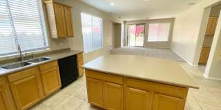 4 Bedroom/2 Bath Single Level Home in Anthem! Close to freeway & TSMC Plant! Gallery 12
