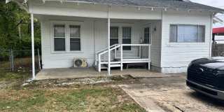 Fresh and spacious 2Bd 1 Ba w/eat-in kitchen Gallery 1