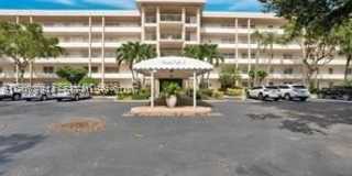 3970 Oaks Clubhouse Dr Gallery 1