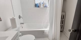 Bright and Sunny Updated 3-bed/1-bath near Loyola Gallery 17