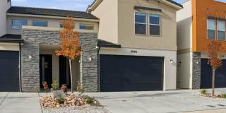 South Desert Townhome with EVSE Outlet Gallery 1