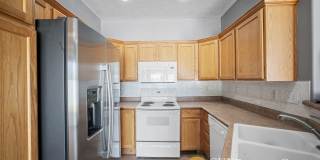Beautiful Townhome in Excellent West Valley Area Gallery 8