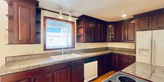 Massive House with Elegant Finishes in Madison Valley! Gallery 21