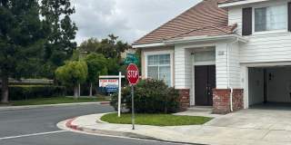 Stunning 3 Bed 3 Bath Duplex in Placentia with Open Floor Plan and Vaulted Ceilings. Gallery 1