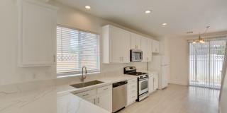 2 Story 2 Bedroom Gated Community Amazing Location Gallery 1